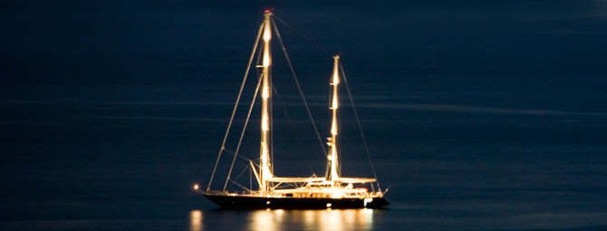 Mission Bay Christmas Boat Parade of Lights in San Diego Mission Bay Christmas Boat Parade of Lights in San Diego